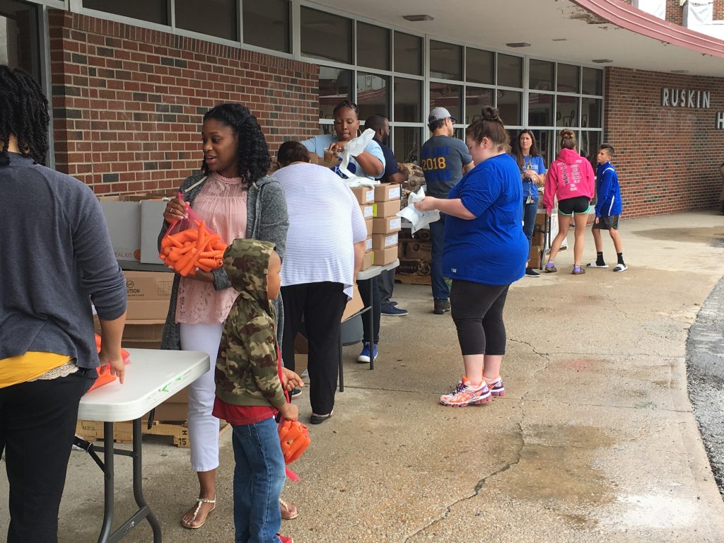 harvesters-food-truck-at-ruskin-caring-for-kids-kc